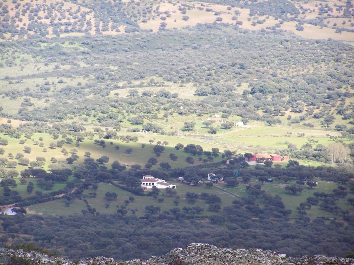 Casa Rural De La Finca Sierra Grande Hornachos Exterior foto